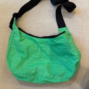 BAGGU aloe medium crescent EUC